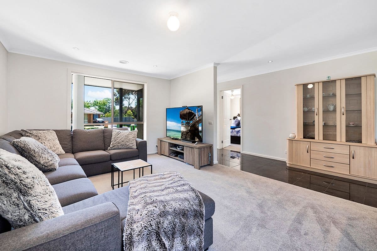 10 Clairmont Avenue, Cranbourne VIC 3977, Cranbourne - Thumbnail 3