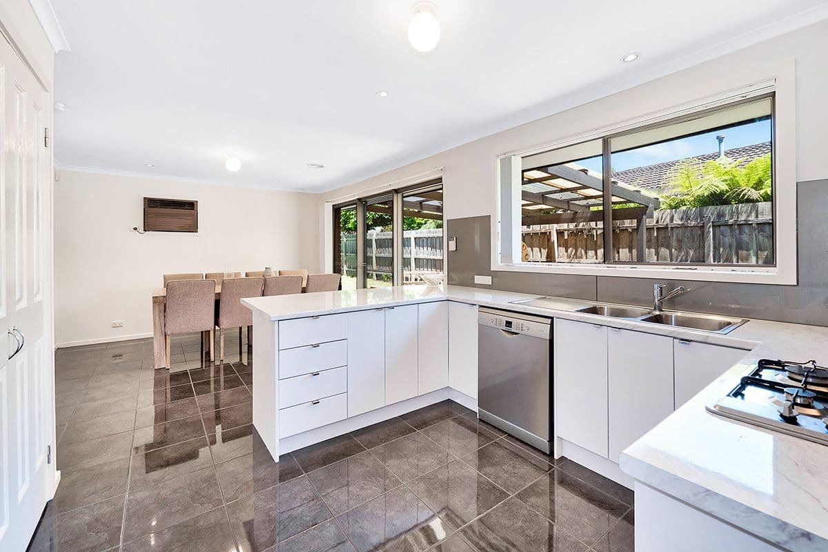 10 Clairmont Avenue, Cranbourne VIC 3977, Cranbourne - Thumbnail 8