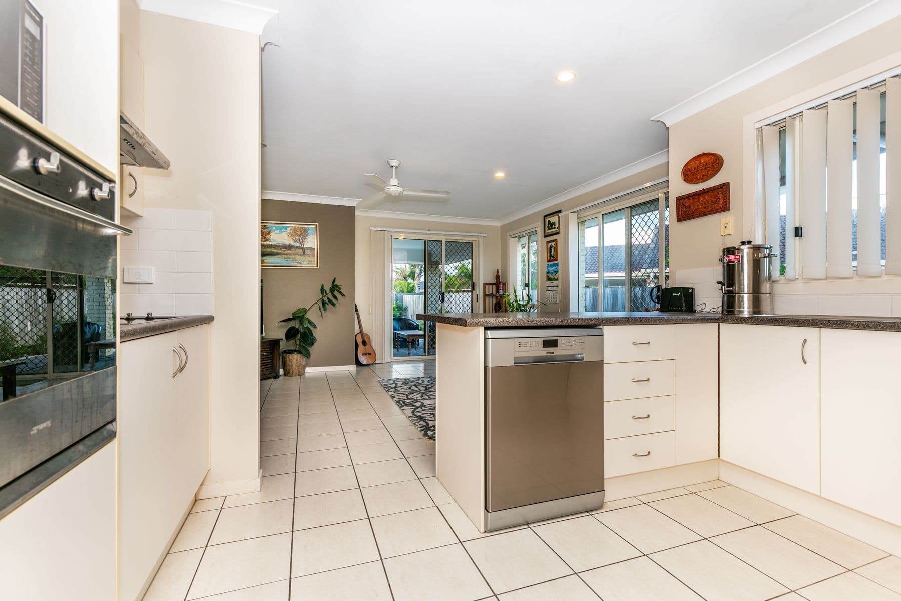 9 Lake Wivenhoe Court, Logan Reserve QLD 4133, Logan Reserve - Thumbnail 4