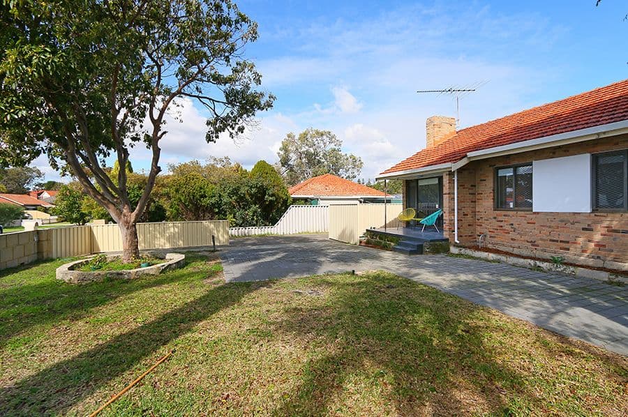 11 Williams Road, Coolbellup WA 6163, Coolbellup - Thumbnail 2