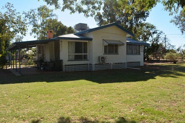 2 Fir Street, Barcaldine QLD 4725, Barcaldine - Thumbnail 2