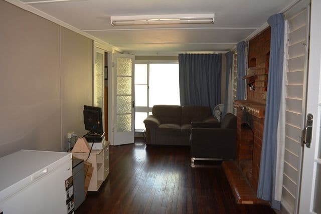 2 Fir Street, Barcaldine QLD 4725, Barcaldine - Thumbnail 6
