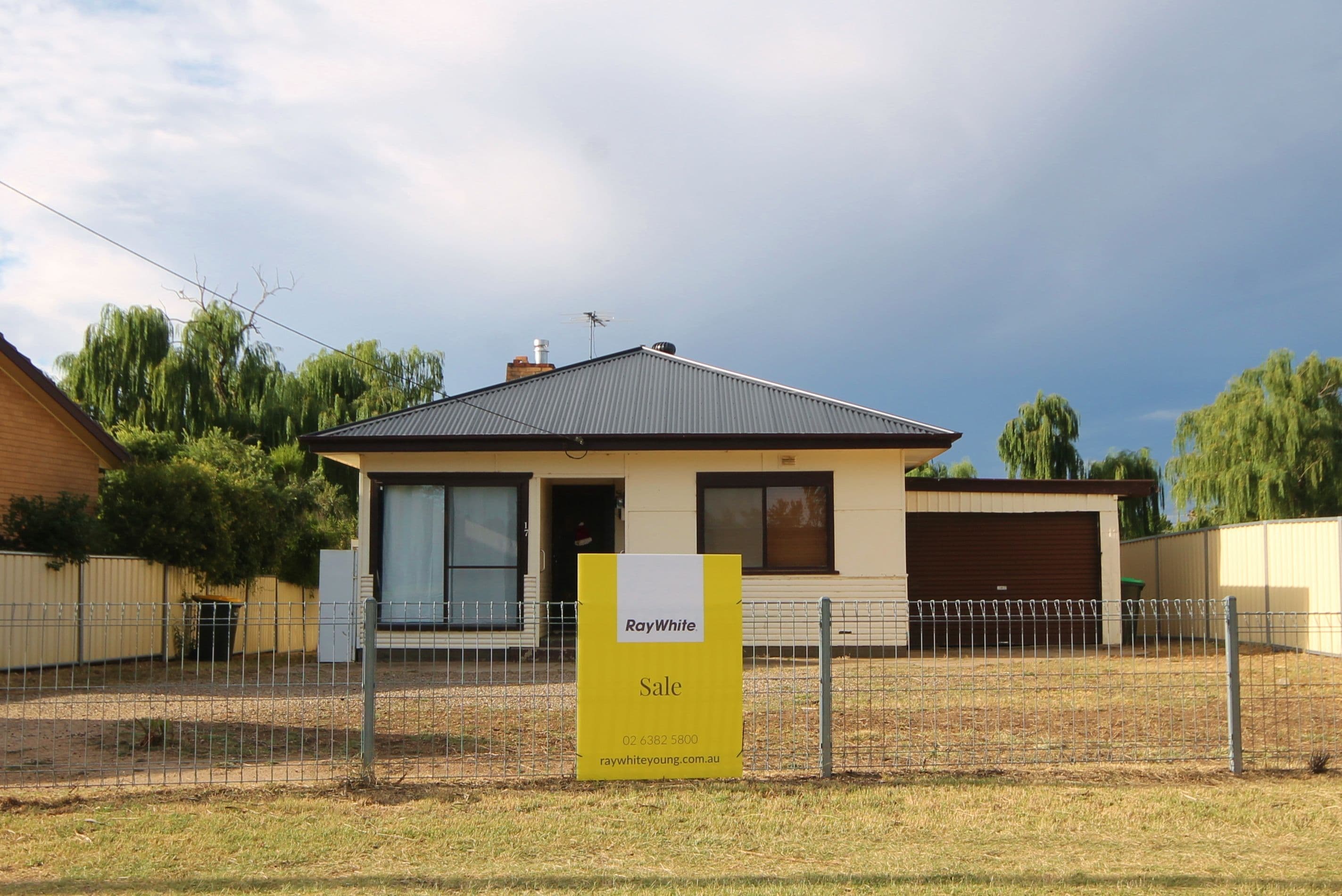 17 Trafalgar Street, Young - Image 1