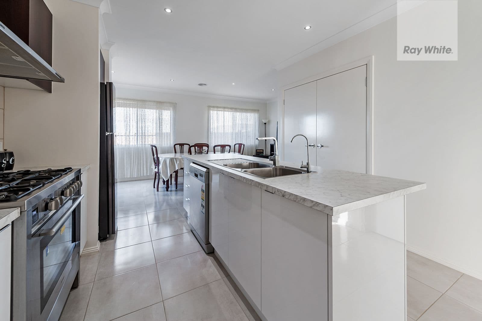 10 Landsdowne Avenue, Mickleham VIC 3064, Mickleham - Thumbnail 4