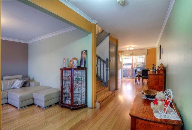 39 Elinda Place, RESERVOIR VIC 3073, Reservoir - Thumbnail 2