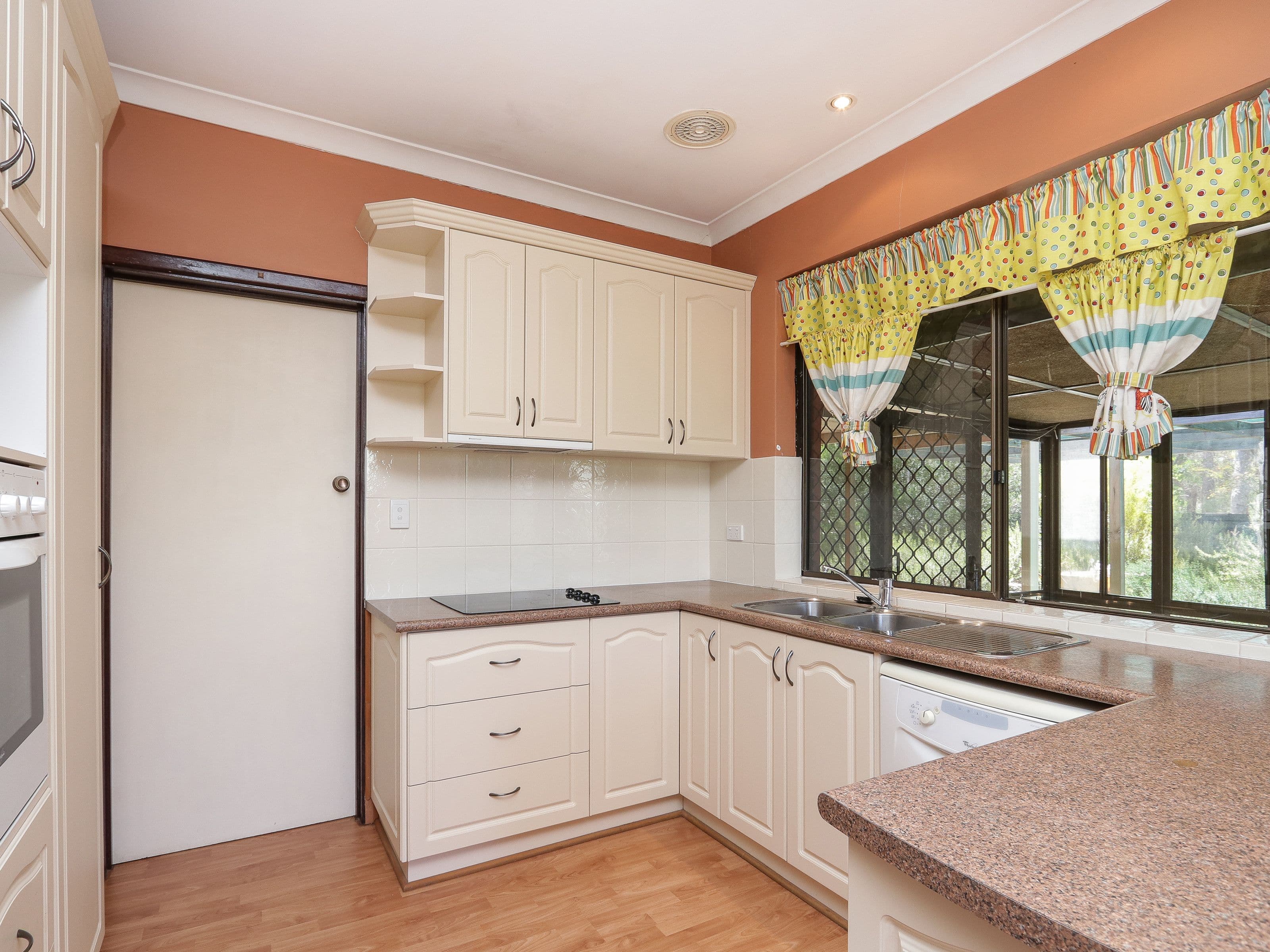 125 Lacey Street, East Cannington WA 6107, East Cannington - Thumbnail 5