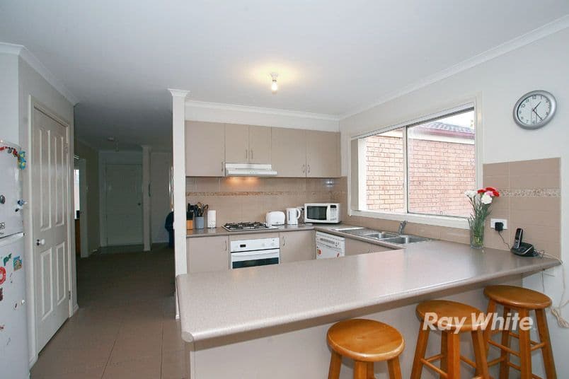 3 Nandaly Place, CRANBOURNE VIC 3977, Cranbourne West - Thumbnail 2