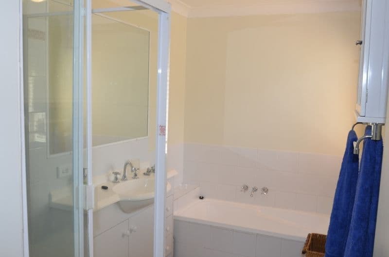 166 Greenacre Drive, Arundel QLD 4214, Arundel - Thumbnail 8