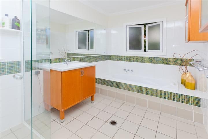 24 Oates Avenue, HOLLAND PARK QLD 4121, Holland Park - Thumbnail 5