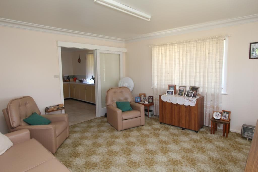 76 Logan Street, TENTERFIELD NSW 2372, Tenterfield - Thumbnail 2