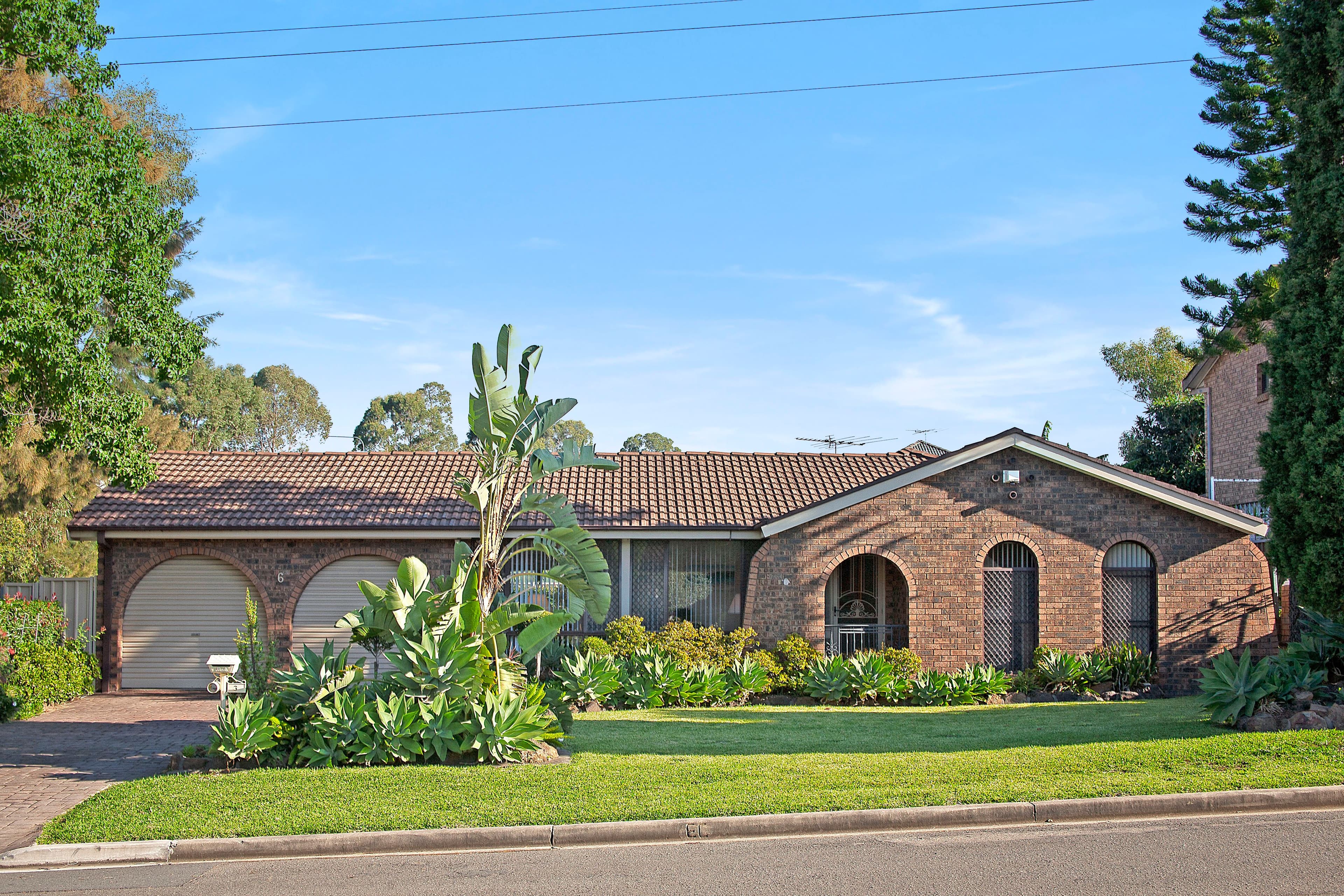 6 Kingston Place, Abbotsbury - Image 1