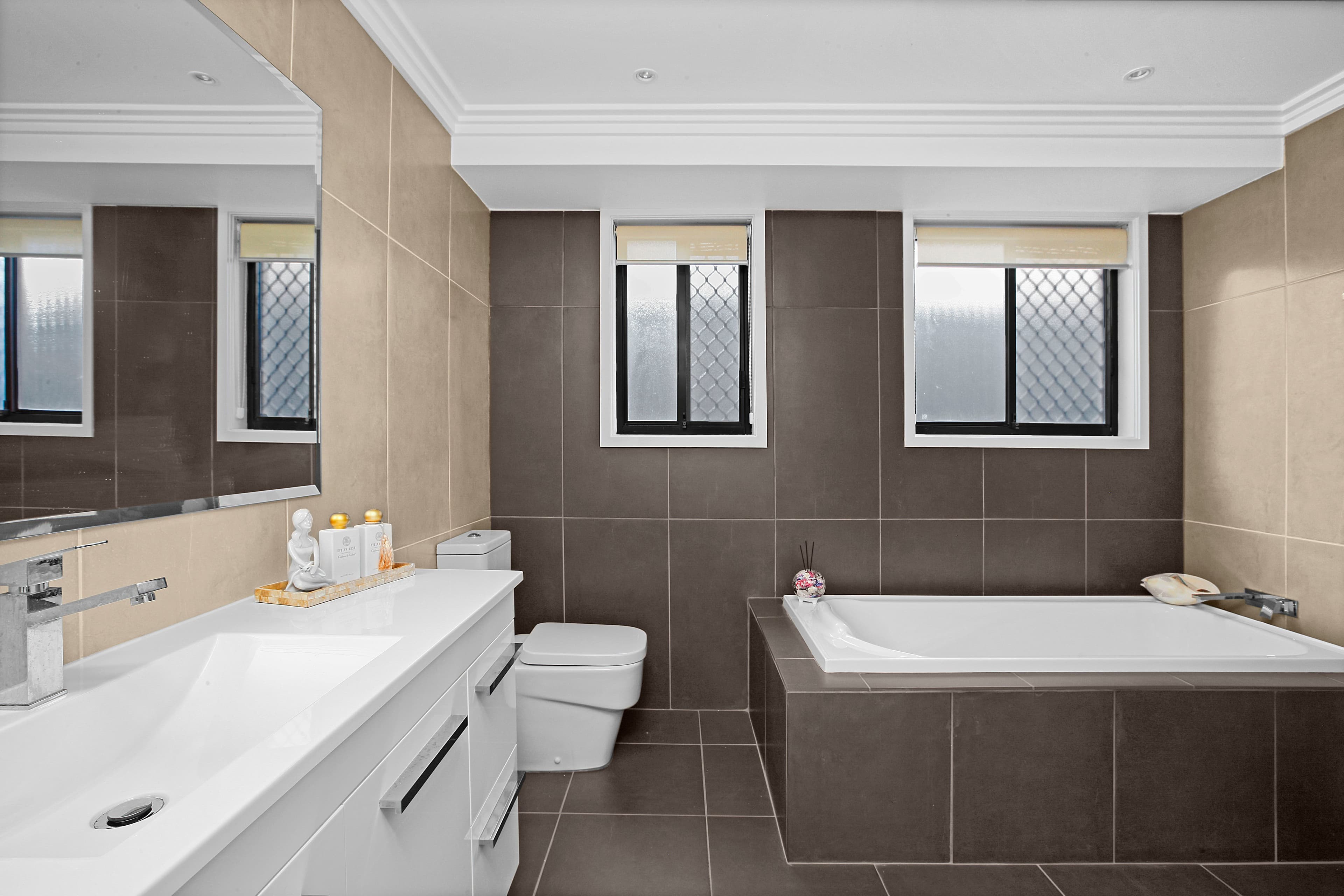 6 Kingston Place, Abbotsbury - Thumbnail 3