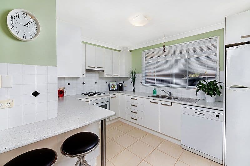 10 St James' Avenue, BERKELEY VALE NSW 2261, Berkeley Vale - Thumbnail 5