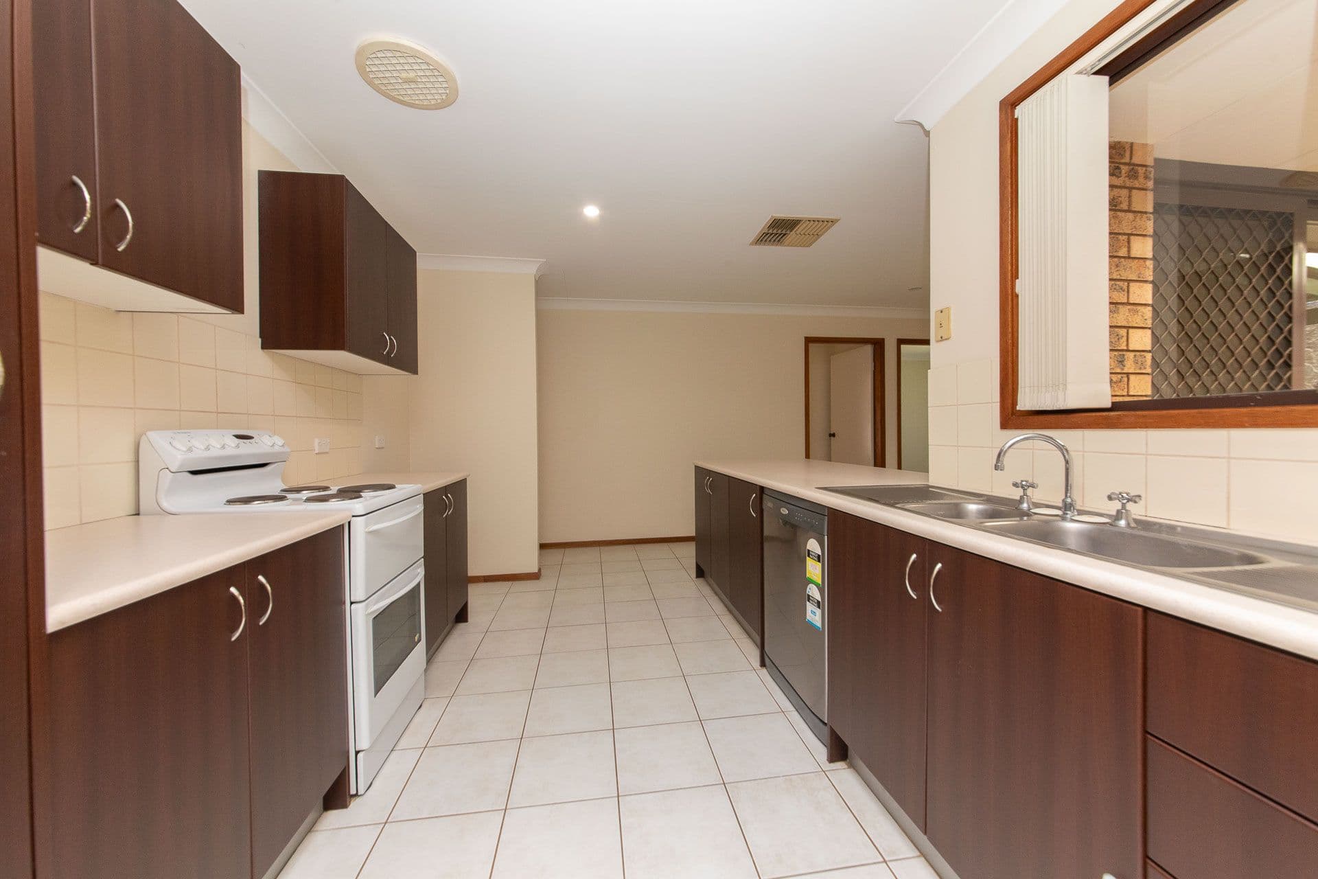 16 St Georges Terrace, Dubbo NSW 2830, Dubbo - Thumbnail 2