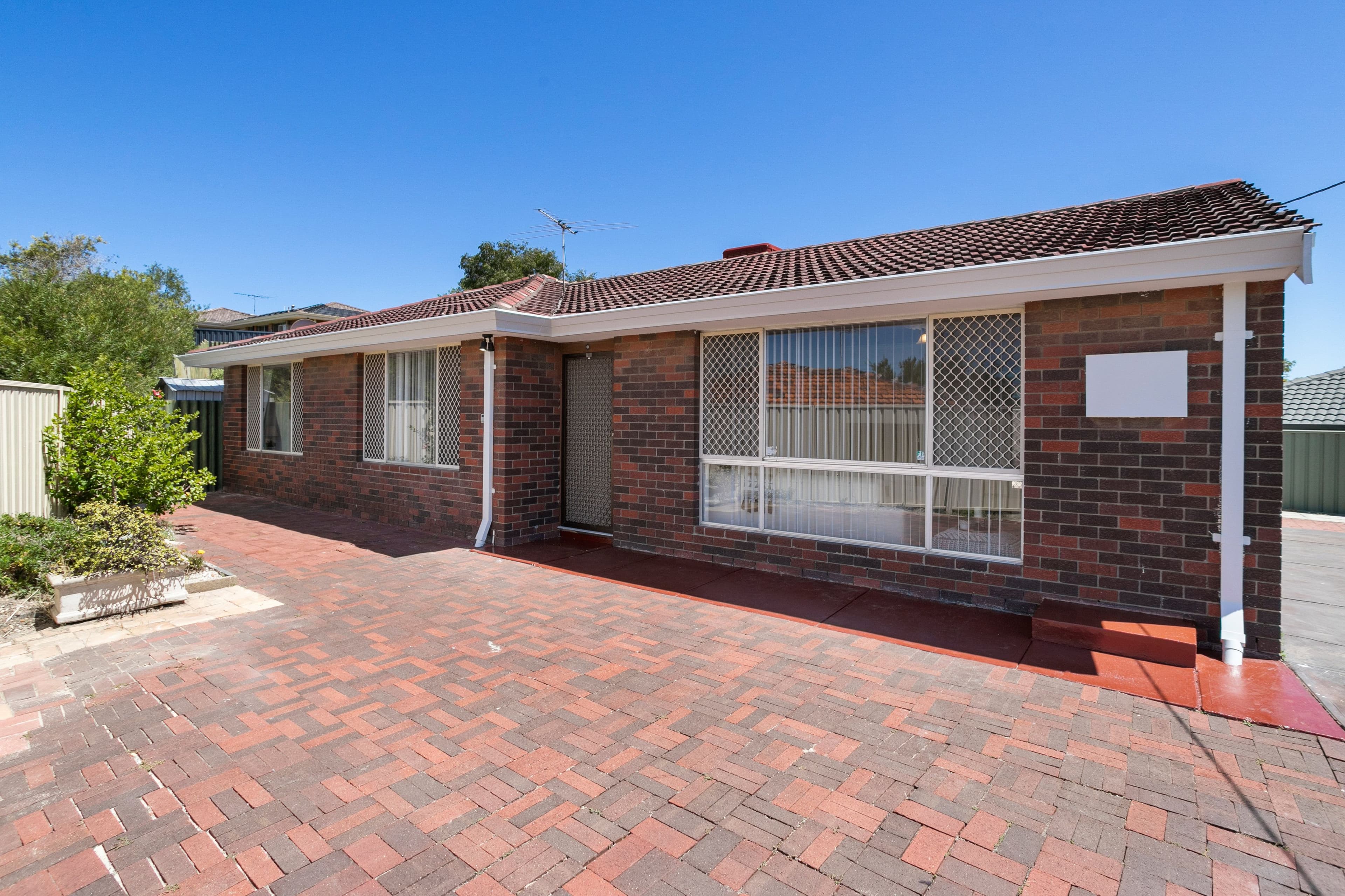 181 Bridgewater Drive, Kallaroo WA 6025, Kallaroo - Thumbnail 2