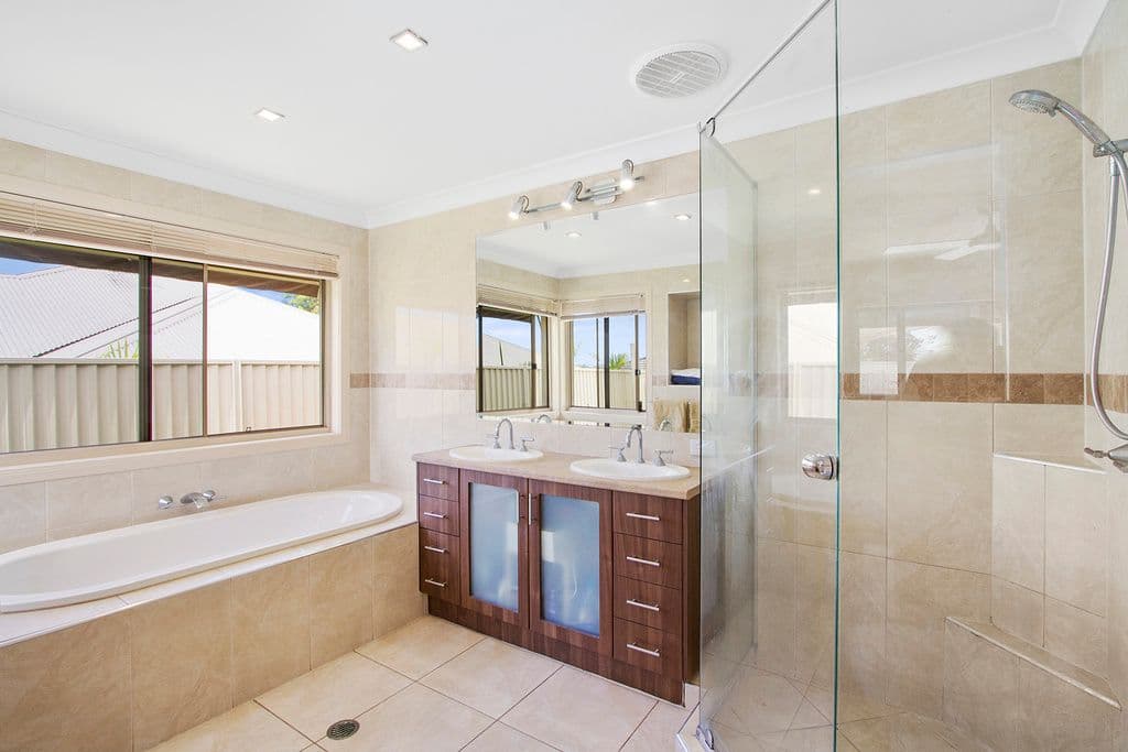 120 Crestwood Drive, Molendinar QLD 4214, Molendinar - Thumbnail 8