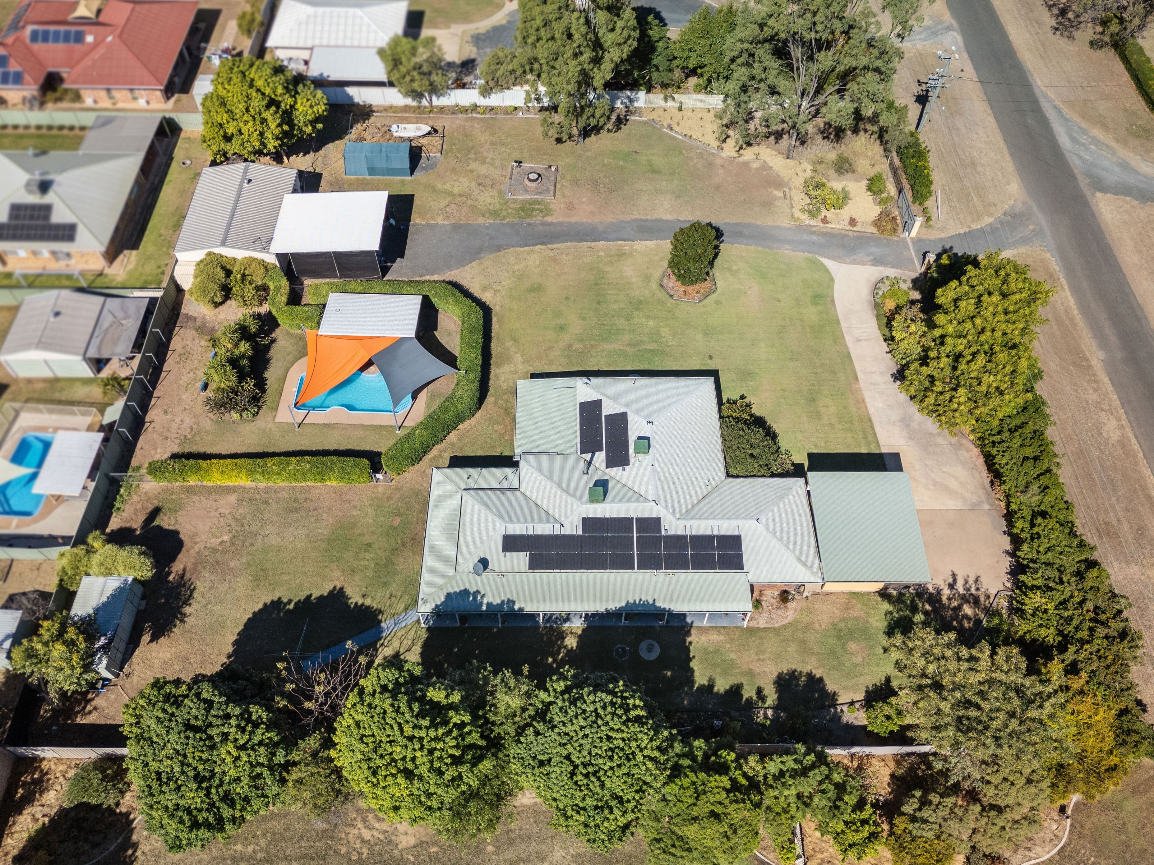 12 Quinn Street, Emerald QLD 4720, Emerald - Thumbnail 3