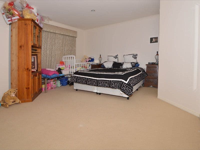 6 Slater Court, SUNBURY VIC 3429, Sunbury - Thumbnail 4