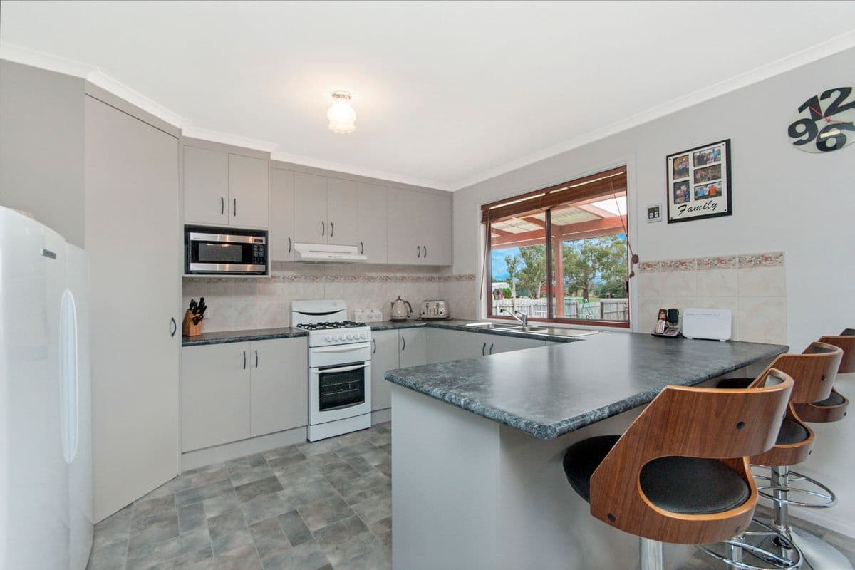 8 Glenelg Terrace, Dartmoor VIC 3304, Dartmoor - Thumbnail 2