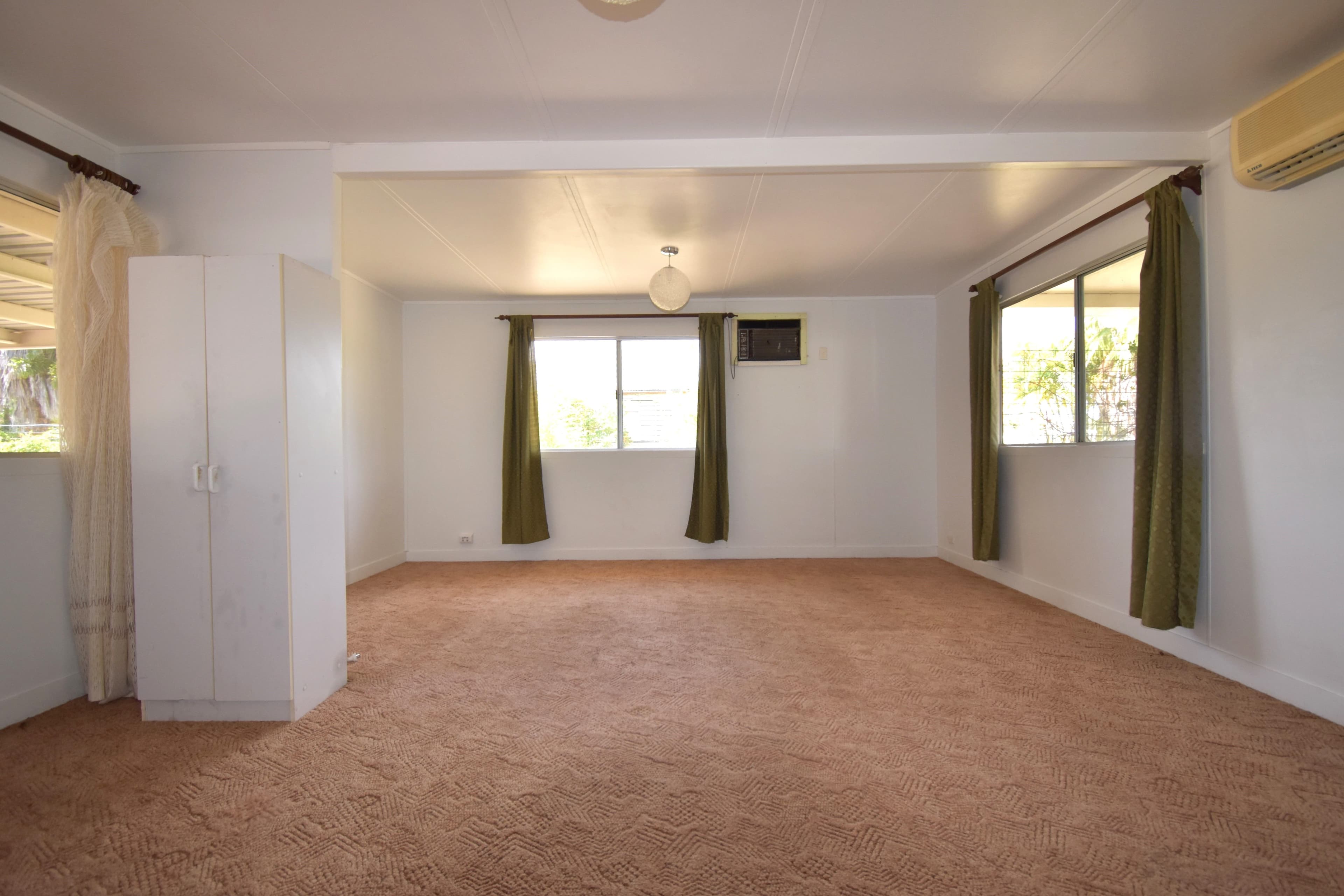 52 Willow Street, Barcaldine QLD 4725, Barcaldine - Thumbnail 3