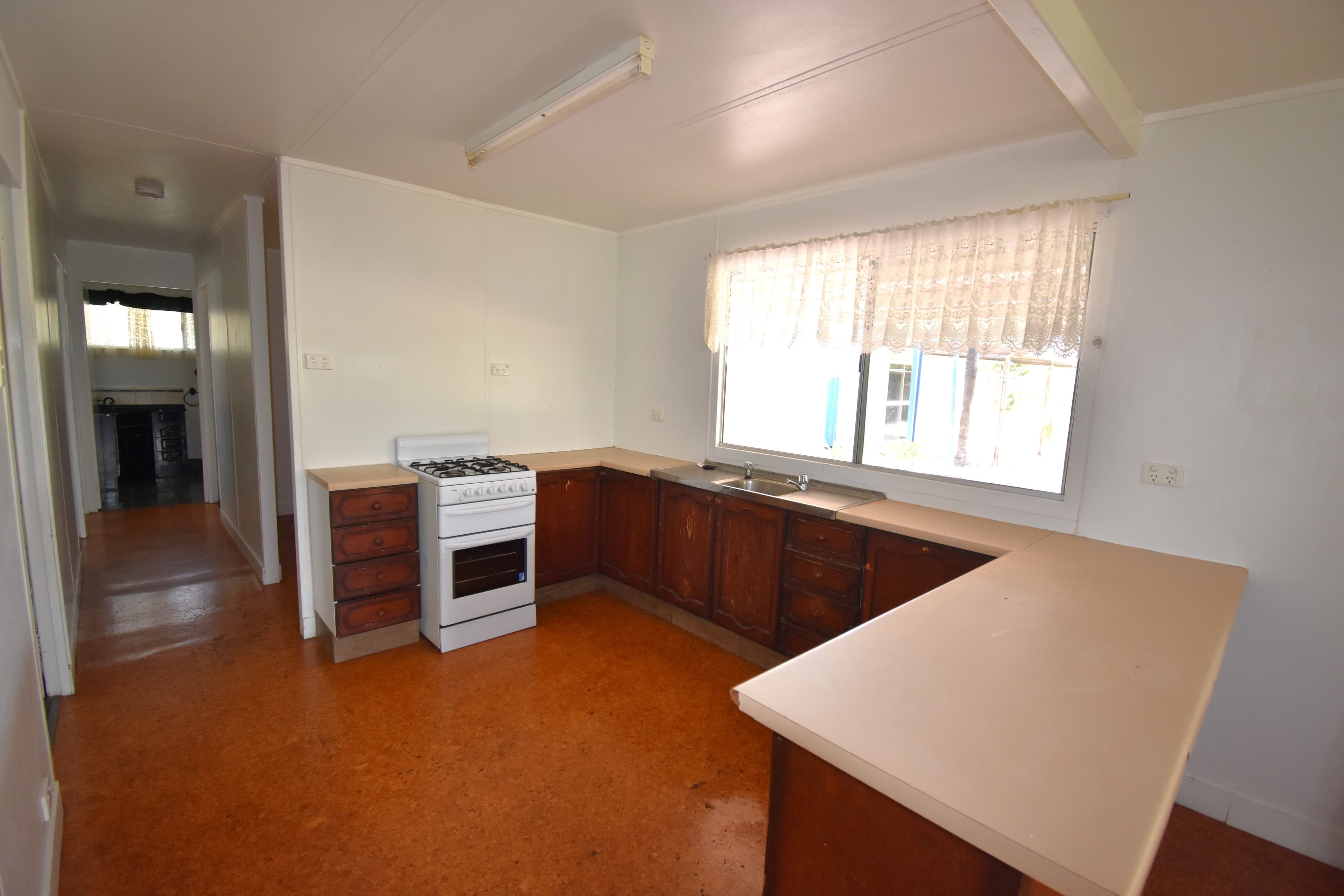 52 Willow Street, Barcaldine QLD 4725, Barcaldine - Thumbnail 4