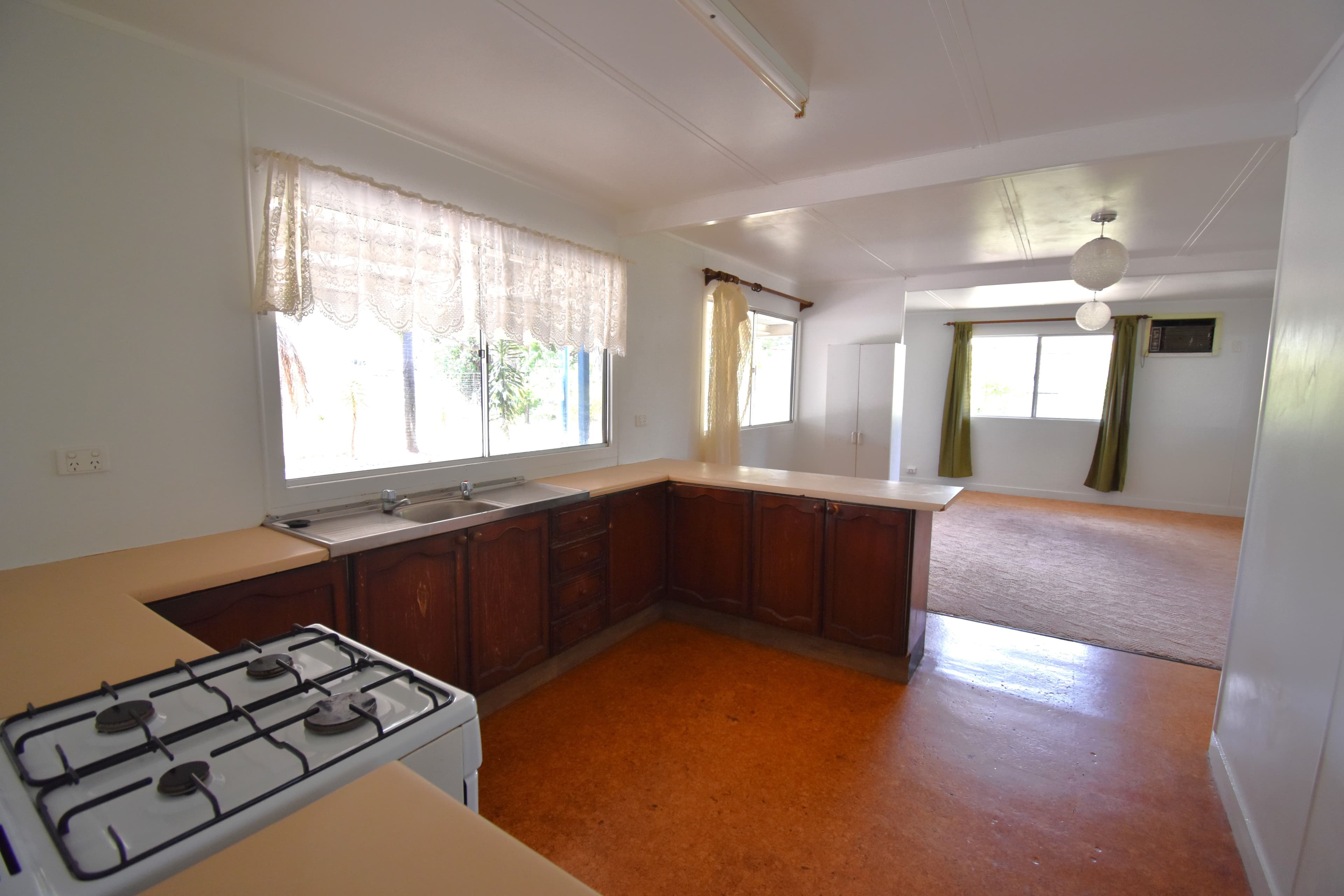 52 Willow Street, Barcaldine QLD 4725, Barcaldine - Thumbnail 5