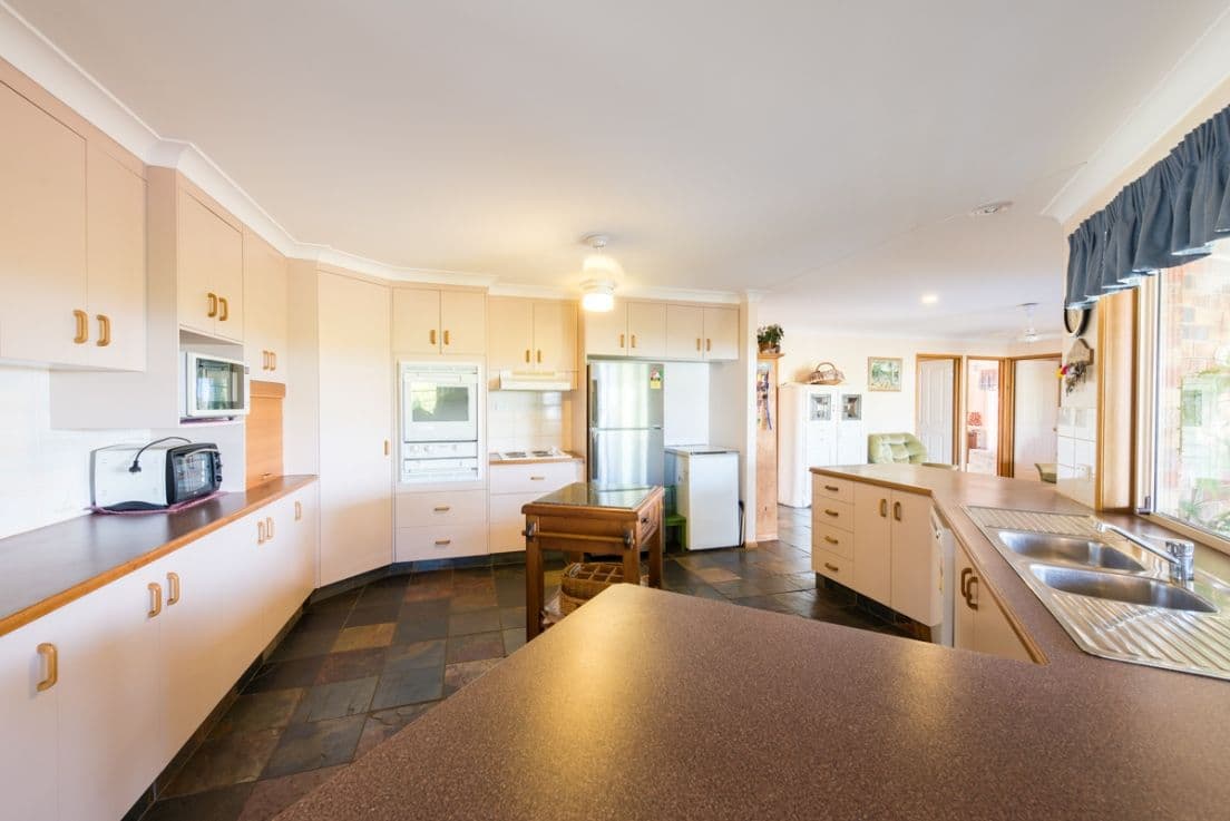 12 Debra Street, WITHCOTT QLD 4352, Withcott - Thumbnail 3