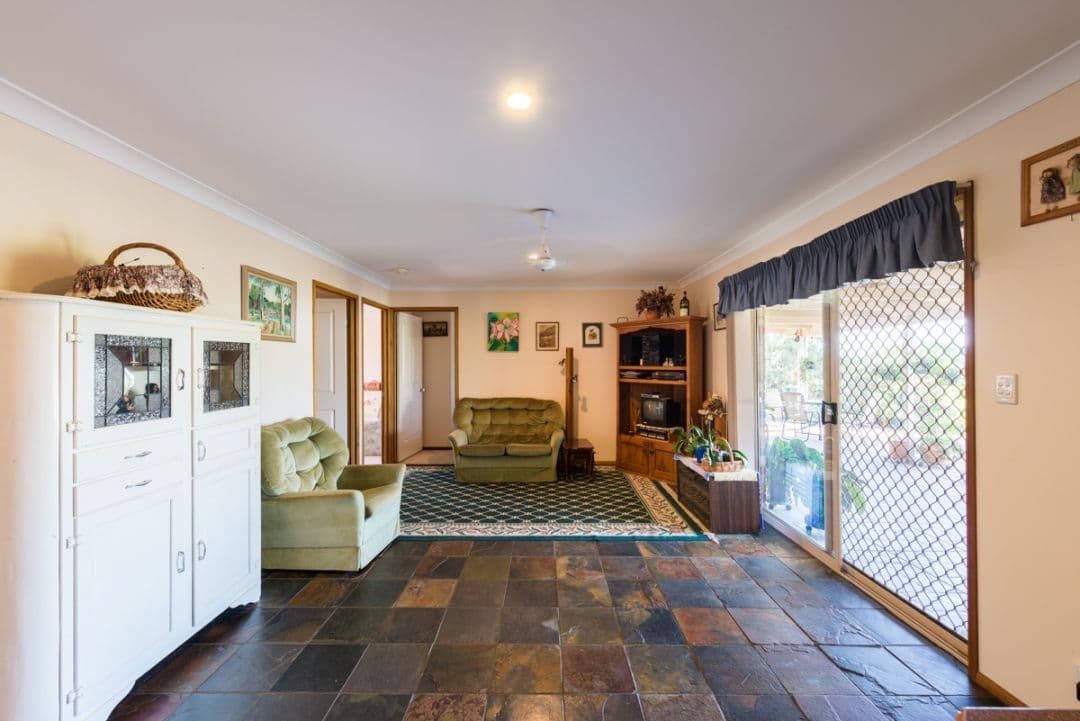 12 Debra Street, WITHCOTT QLD 4352, Withcott - Thumbnail 4