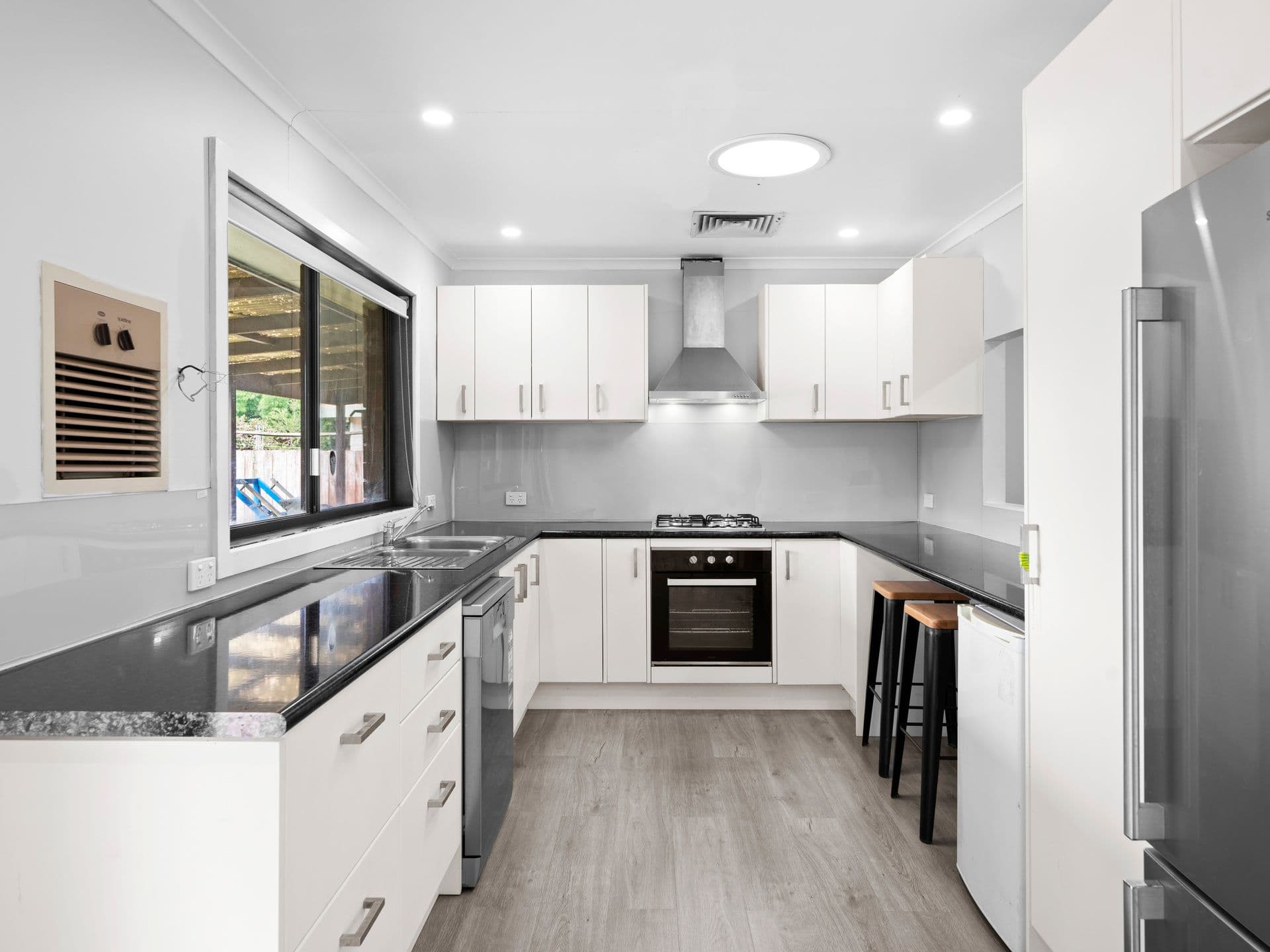 35 Barrington Street, Benalla VIC 3672, Benalla - Thumbnail 4