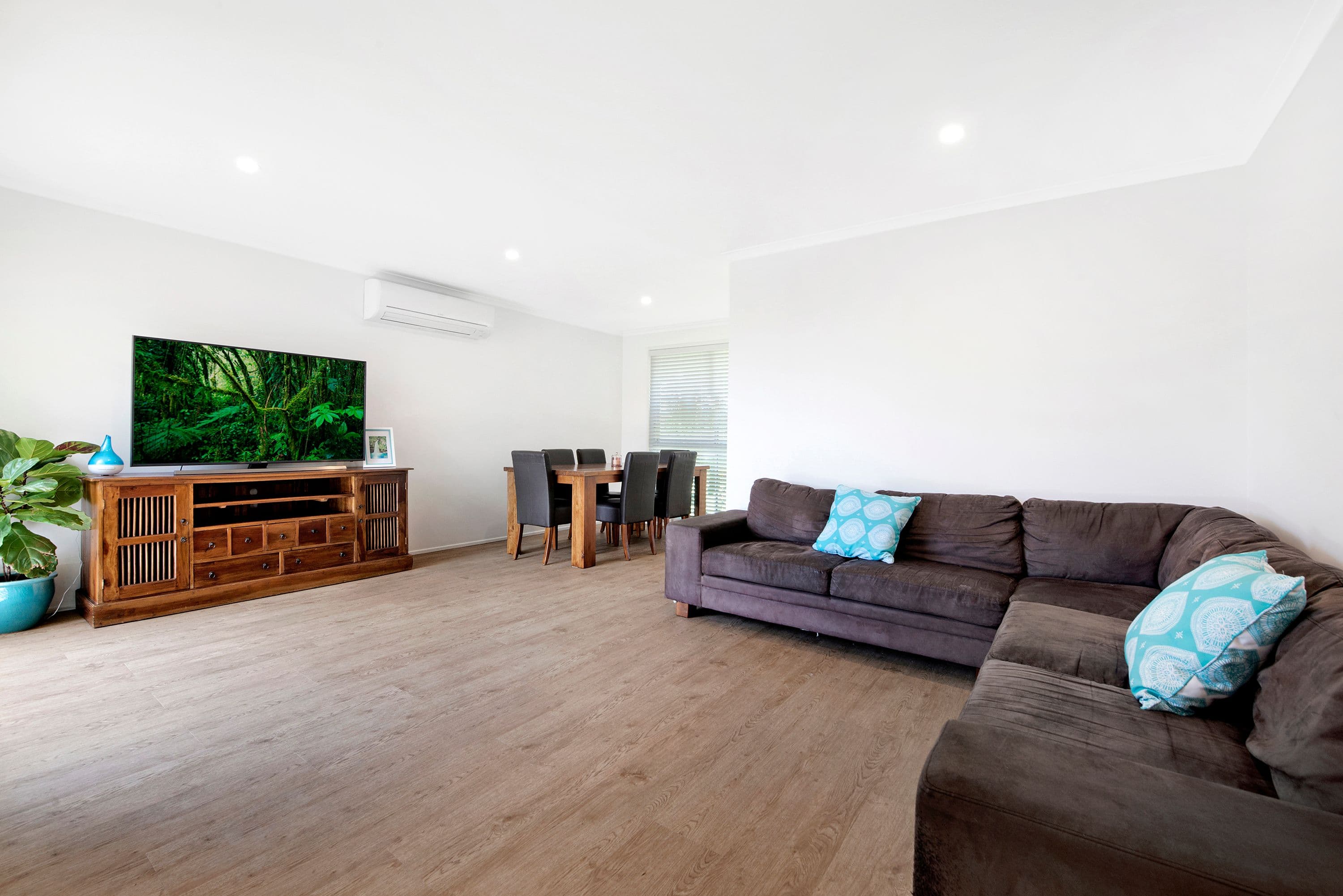 3 Wayfarer Avenue, Mermaid Waters QLD 4218, Mermaid Waters - Thumbnail 3