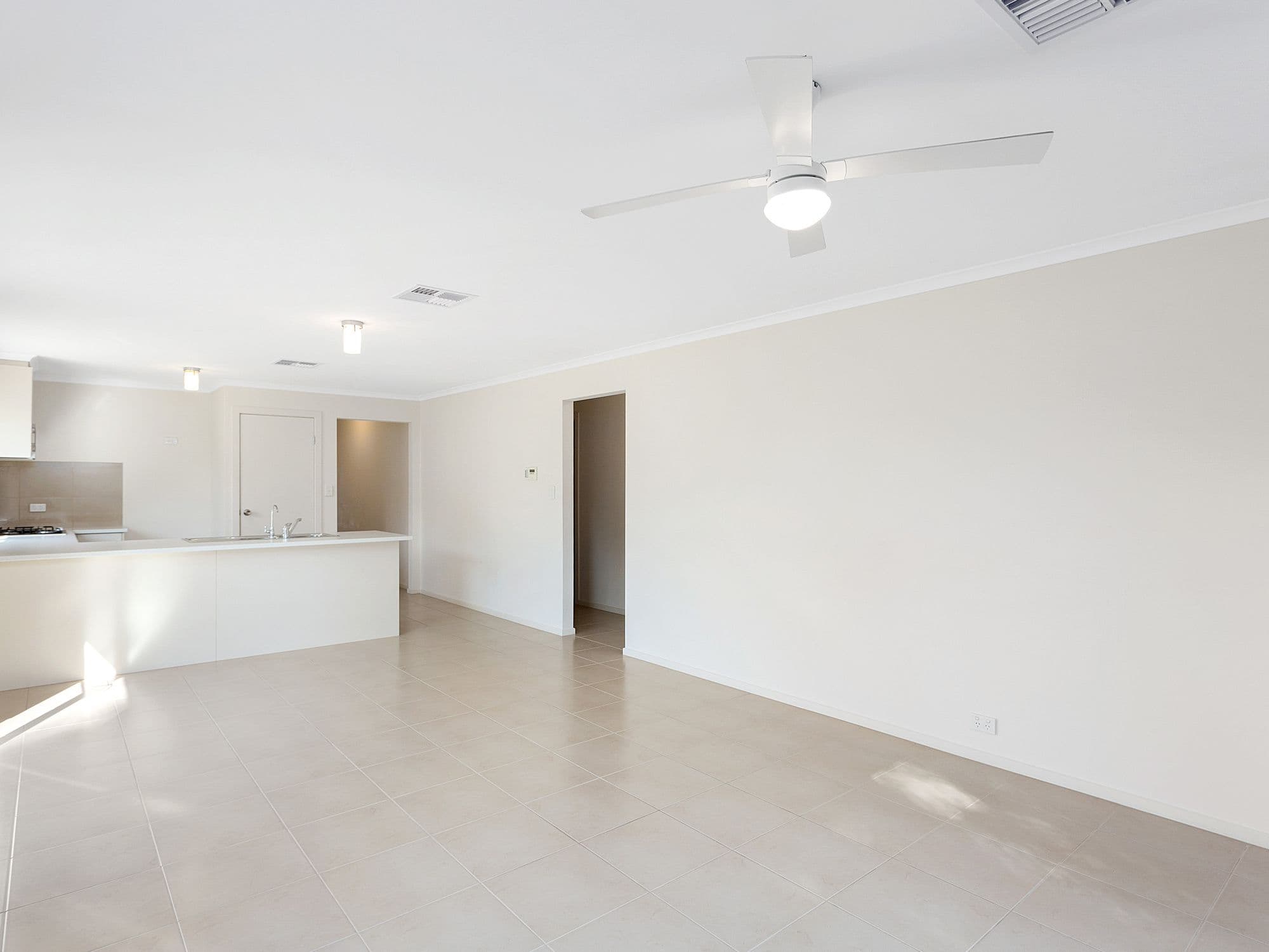 18 Karyn Crescent, Morphett Vale SA 5162, Morphett Vale - Thumbnail 3