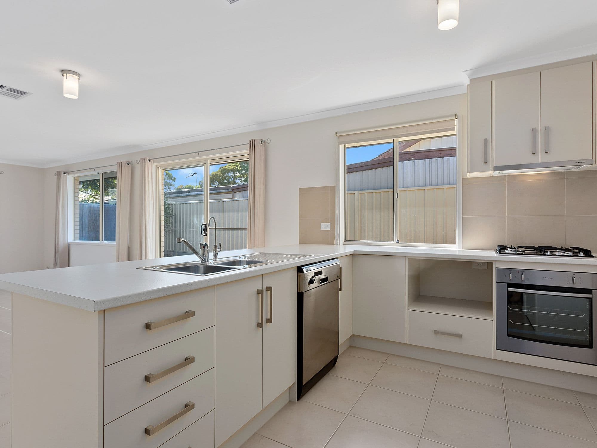 18 Karyn Crescent, Morphett Vale SA 5162, Morphett Vale - Thumbnail 5