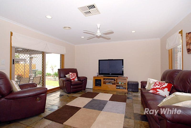 12 Theodore Terrace, BERWICK VIC 3806, Berwick - Thumbnail 2