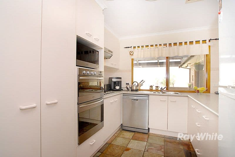 12 Theodore Terrace, BERWICK VIC 3806, Berwick - Thumbnail 4