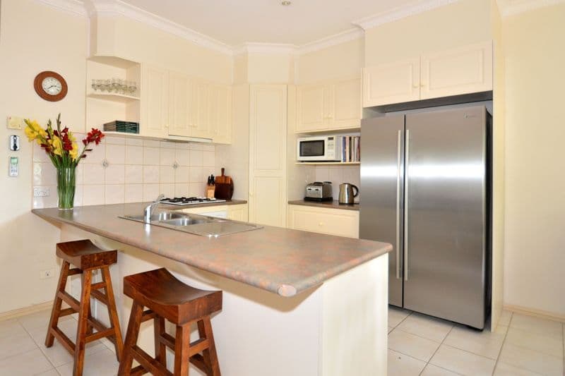 207 Nepean Street, GREENSBOROUGH VIC 3088, Greensborough - Thumbnail 4