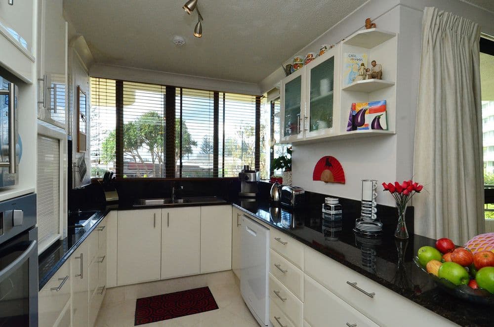 60 Goodwin Terrace, BURLEIGH HEADS QLD 4220, Burleigh Heads - Thumbnail 5