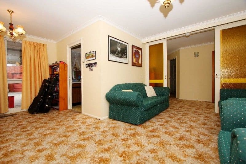 35 Sandhurst Crescent, BUNDOORA VIC 3083, Bundoora - Thumbnail 2