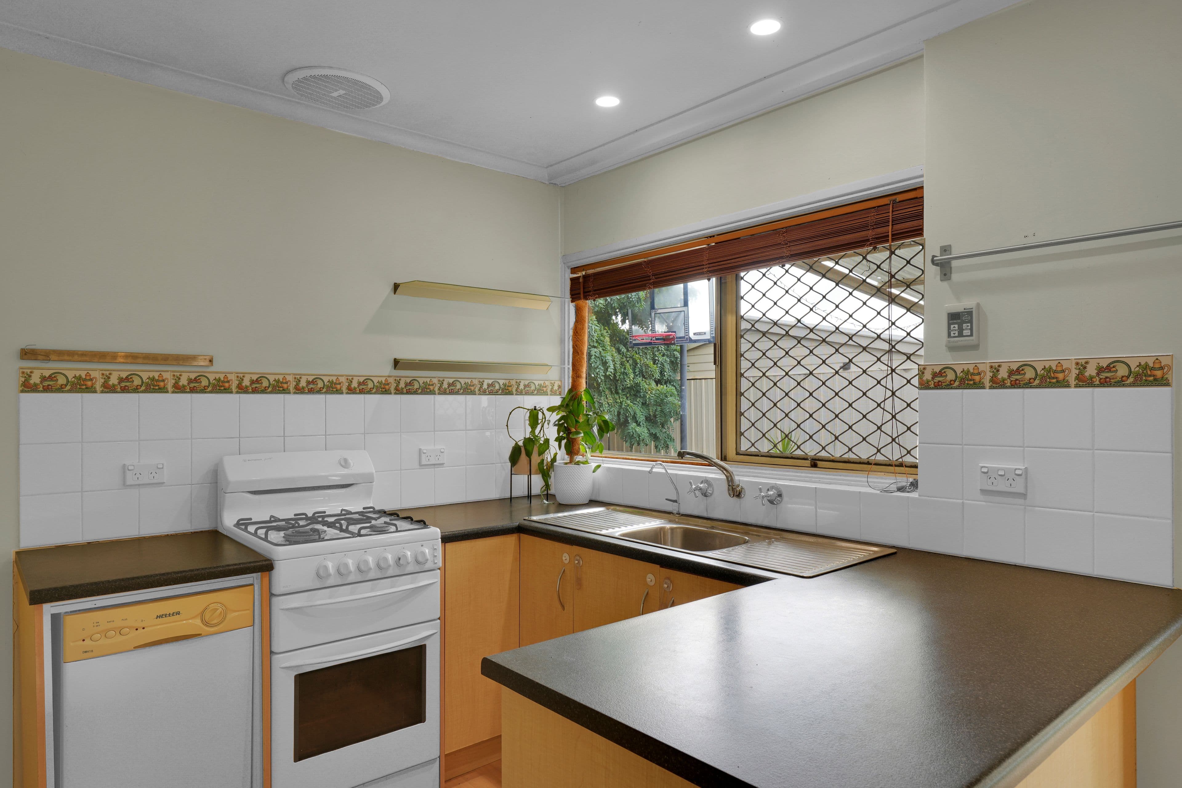 16 Reisling Road, Wynn Vale SA 5127, Wynn Vale - Thumbnail 2