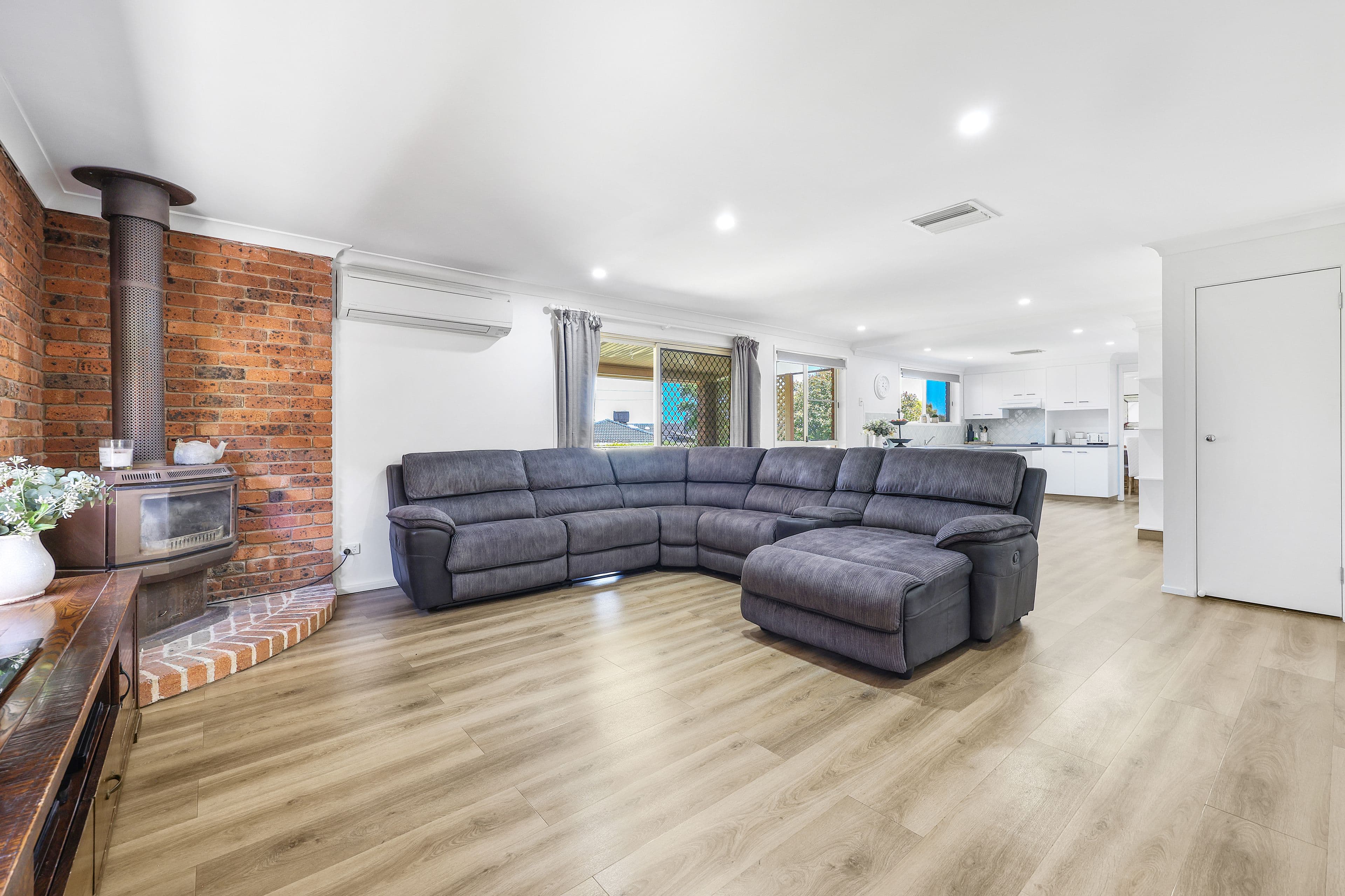 14 Camira Crescent, Tamworth NSW 2340, Hillvue - Thumbnail 4