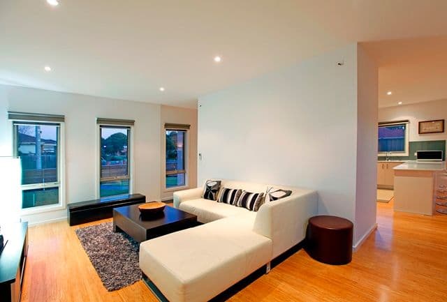 2 Robins Avenue, RESERVOIR VIC 3073, Reservoir - Thumbnail 2