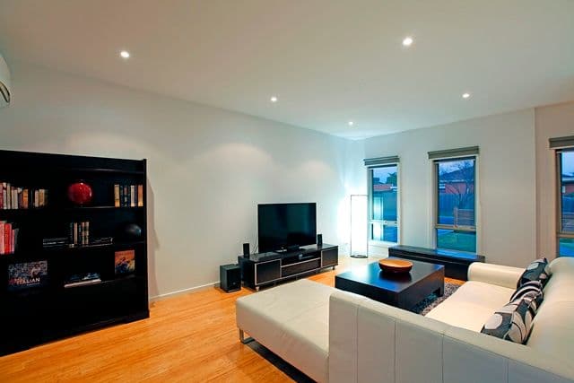 2 Robins Avenue, RESERVOIR VIC 3073, Reservoir - Thumbnail 3