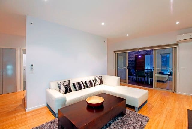 2 Robins Avenue, RESERVOIR VIC 3073, Reservoir - Thumbnail 4