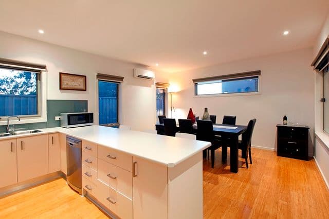2 Robins Avenue, RESERVOIR VIC 3073, Reservoir - Thumbnail 5