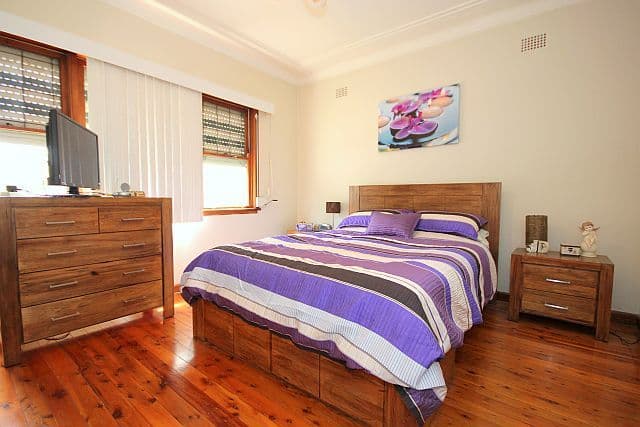 221 Henry Lawson Drive, GEORGES HALL NSW 2198, Georges Hall - Thumbnail 3