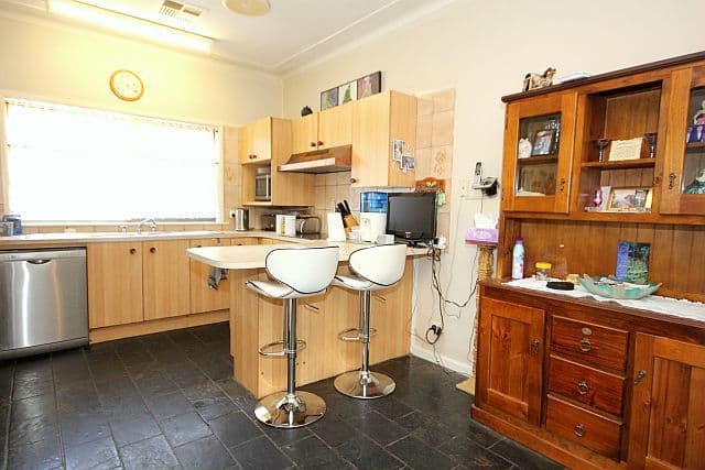 221 Henry Lawson Drive, GEORGES HALL NSW 2198, Georges Hall - Thumbnail 6