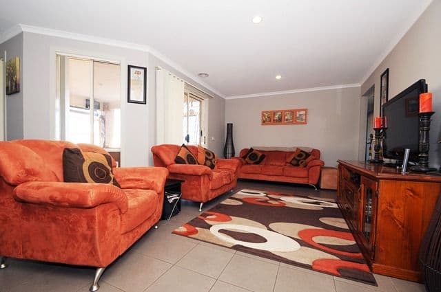 1 Coombes Court, POINT COOK VIC 3030, Point Cook - Thumbnail 3