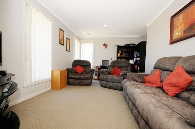 1 Coombes Court, POINT COOK VIC 3030, Point Cook - Thumbnail 4