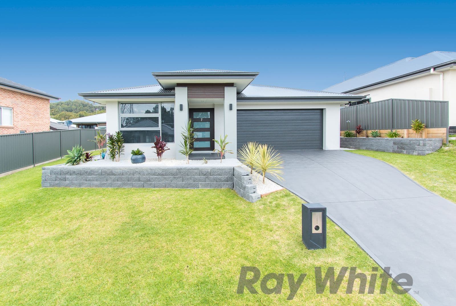 7 Blantyre Road, Macquarie Hills - Image 1