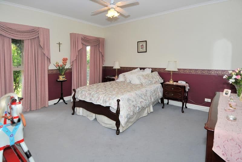 8 Peregrine Road, OAKLANDS JUNCTION VIC 3063, Oaklands Junction - Thumbnail 4