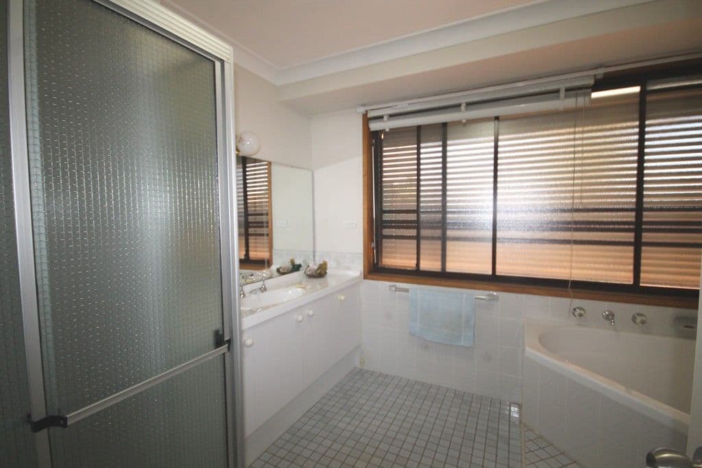 2 Saddleback Close, Hinchinbrook NSW 2168, Hinchinbrook - Thumbnail 5